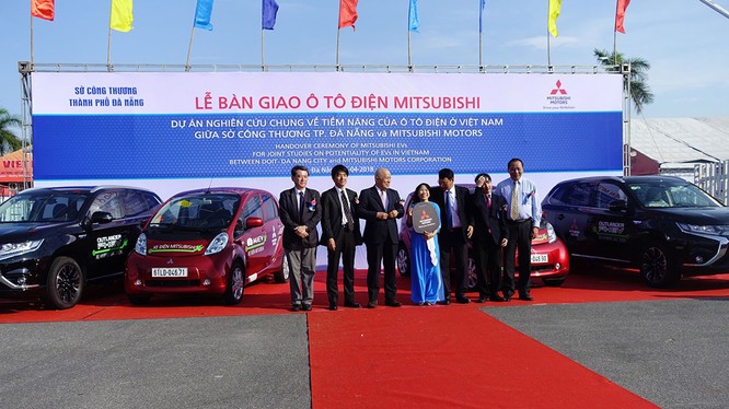 Mitsubishi Motors Nhật Bản chính thức bàn giao xe điện cho TP Đà Nẵng