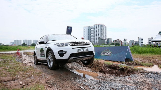 Đây là lần đầu tiên, một chương trình trải nghiệm Offroad được Land Rover Việt Nam tổ chức tại Hà Nội.