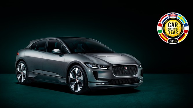 Đây là lần đầu tiên một mẫu xe Jaguar giành giải thưởng Xe của năm tại châu Âu. 