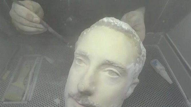 Chiếc đầu giả làm từ máy in 3D trong thử nghiệm của Forbes. 