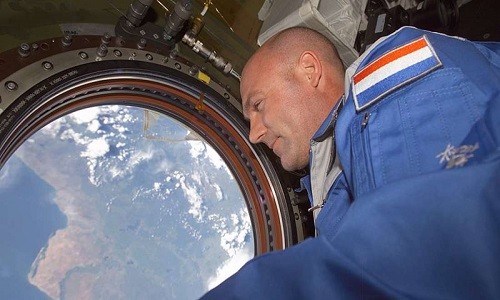 Phi hành gia André Kuipers trên trạm ISS. Ảnh: NASA.