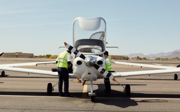 Một chuyến bay huấn luyện chuẩn bị cất cánh ở Mesa, bang Arizona, Mỹ. Các phi công máy bay thương mại giờ đây dành nhiều thời gian để nắm bắt các hệ thống tự động hơn là thực hành điều khiển bay bằng tay. Ảnh: New York Times