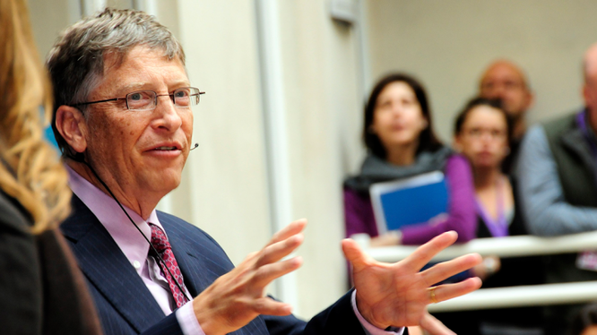 Bill Gates tin AI vừa hứa hẹn lại vừa nguy hiểm, và so sánh nó với vũ khí hạt nhân. Ảnh: Futurism.