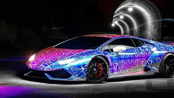 Siêu xe Lamborghini được độ với màu sắc sặc sỡ. Ảnh: Carscoops 