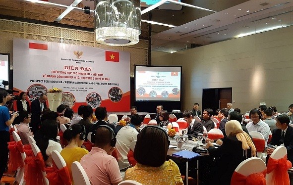 Hội thảo triển vọng hợp tác Việt Nam - Indonesia về ngành công nghiệp ô tô, phụ tùng ô tô và xe máy diễn ra sáng 28/6 tại Hà Nội. 
