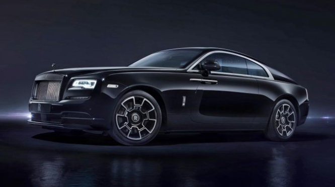 SUV siêu sang trọng Rolls Royce Cullinan Black Badge 2020 sẽ tạo ra 591 mã lực và mô-men xoắn 664 lb-ft.