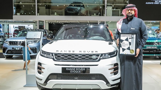 Giải thưởng giành cho dòng xe Evoque được công bố bởi ông Shereen Shabnam - thuộc hội đồng WWCOTY tại Triển lãm ô tô quốc tế tại Dubai. 