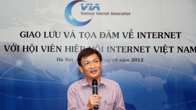 Ông Vũ Hoàng Liên tại một sự kiện về Internet năm 2012. Ảnh: NVCC