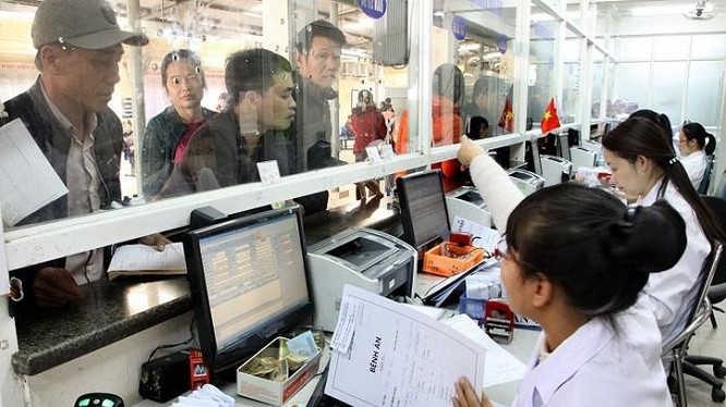 Bộ phận tiếp nhận hồ sơ bệnh nhân tại một bệnh viện ở Hà Nội
