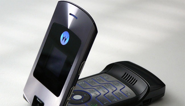 RAZR là điện thoại huyền thoại của Motorola