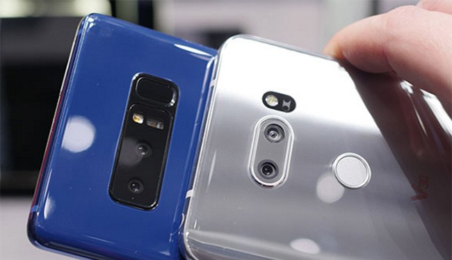 Galaxy Note 8 và LG V30 (ảnh: Phone Arena)
