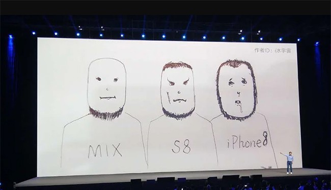Xiaomi gây cười cho khán giả bằng một bức ảnh vui với hàm ý viền màn hình của Mi MIX 2 còn mỏng hơn Galaxy S8 và iPhone X (ảnh: YouTube)