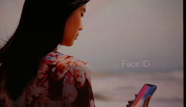 Face ID là tính năng lần đầu tiên được đưa vào iPhone (ảnh: The Verge)