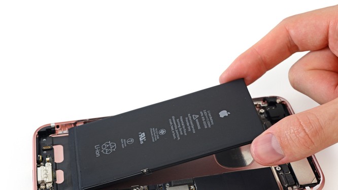 Apple dự định hoàn một phần tiền cho những người đã thay pin iPhone với giá 79 USD