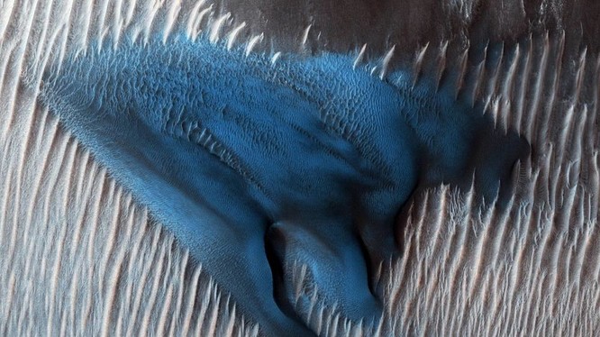 Đụn cát kỳ bí trên sao Hỏa (ảnh: NASA)