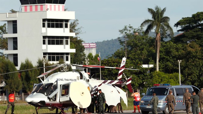 Trực thăng đưa các cậu bé tới bệnh viện Chiang Rai ngày 9/7