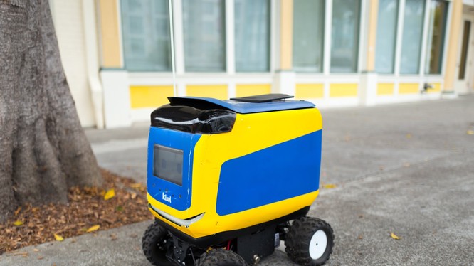 Robot tự động giao đồ ăn của hãng Kiwi (ảnh: Business Insider)
