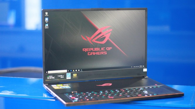 Từ năm 2006, Asus đã đưa ra thương hiệu Republic of Gamer (ROG) với các sản phẩm chuyên dụng dành cho game thủ