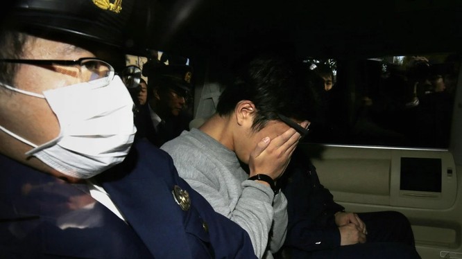 Nghi phạm giết người Takahiro Shiraishi (giữa) (Ảnh: AFP)