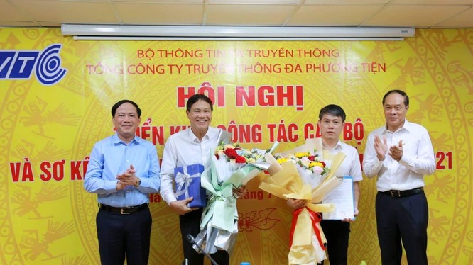 Ông Nguyễn Ngọc Bảo (thứ 2 từ bên phải) tại Hội nghị Triển khai công tác cán bộ Tổng Công ty truyền thông đa phương tiện VTC 