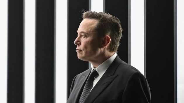 Tỉ phú Elon Musk đã đệ đơn kiện Twitter (ảnh AFP)