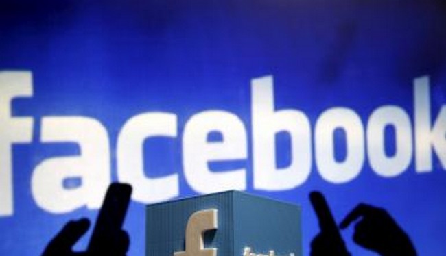 Facebook sẽ có sự thay đổi lớn trên News Feed giúp tăng sự tương tác giữa bạn bè, người thân (Ảnh Reuters)