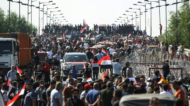 Các cuộc biểu tình phản đối chính phủ ở Iraq gây thiệt hại lớn về người (Ảnh: AFP)