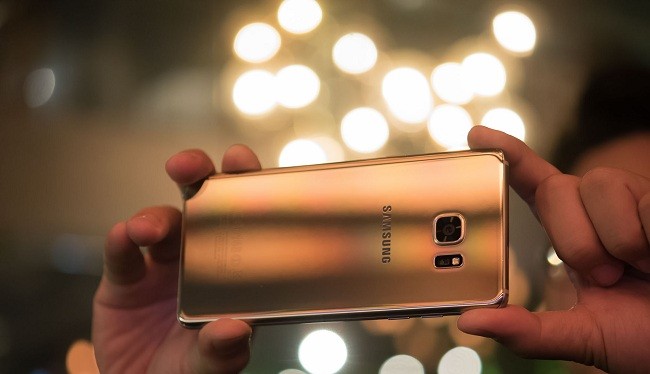 Note 7 là một sản phẩm pha trộn giữa Samsung Galaxy S7 với Samsung Galaxy S7 edge.