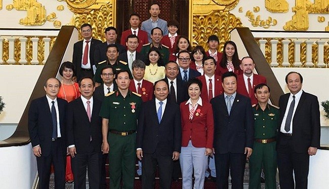 Thủ tướng Nguyễn Xuân Phúc chụp ảnh lưu niệm với Đoàn thể thao Việt Nam tham dự Olympic Rio 2016- (Ảnh: Zing).