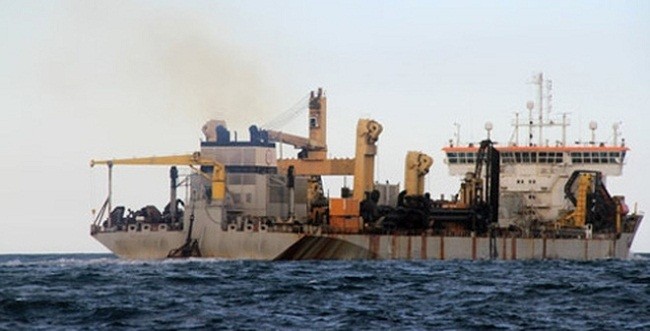 Tàu đổ thải trên biển Quỳnh Phương - (Ảnh minh họa)