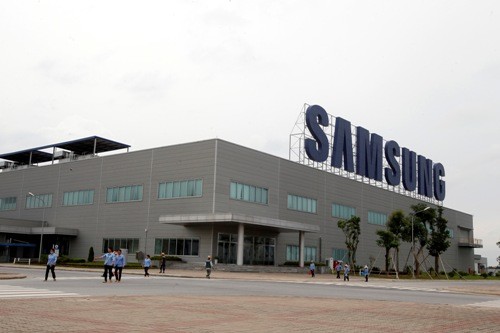 Samsung tổ chức cho 1.000 sinh viên thi lập trình trên máy tính.