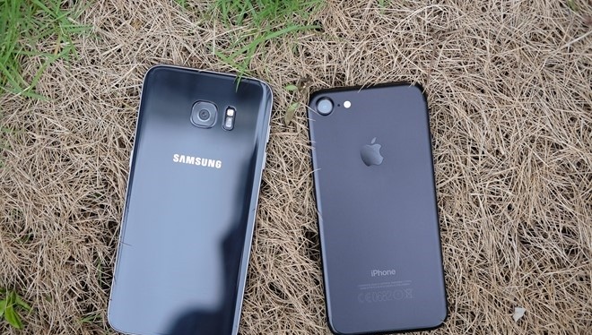 iPhone 7 và Galaxy S7 edge Blue Coral