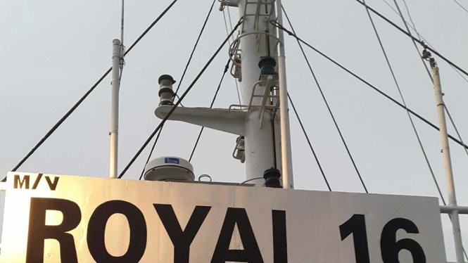 Nhóm tấn công gồm 10 người đã ập lên tàu MV Royale 16 khi tàu đang ở gần đảo Sibago.