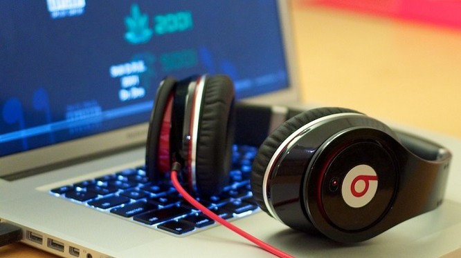 Cổng tai nghe tích hợp máy tính thường chỉ có chất lượng tương xứng với những chiếc tai nghe... dở tệ của Beats.