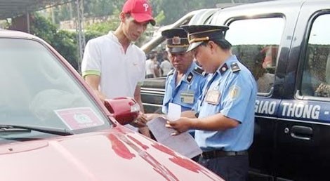 Sở GTVT Hà Nội vừa quyết định thu hồi 535 phù hiệu xe ô tô.