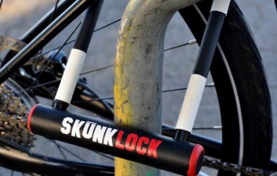Khóa xe đạp SkunkLock khiến trộm buồn nôn