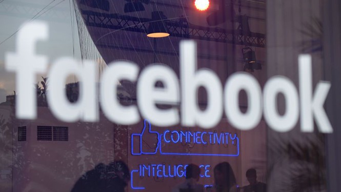 Facebook đang phải thực hiện những hành động chống tin tức giả mạo- (Ảnh: AFP).
