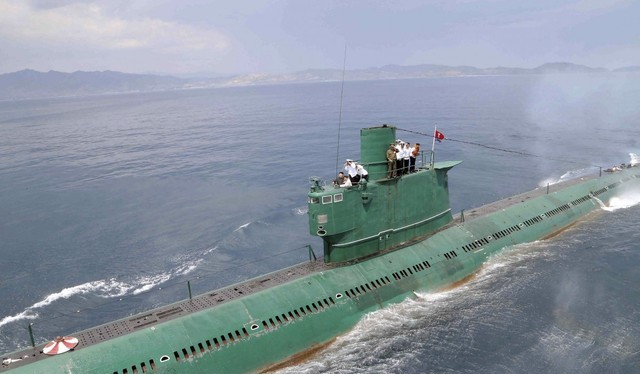 Truy vết tàu ngầm phóng tên lửa đạn đạo mà Triều Tiên vừa “khoe” 