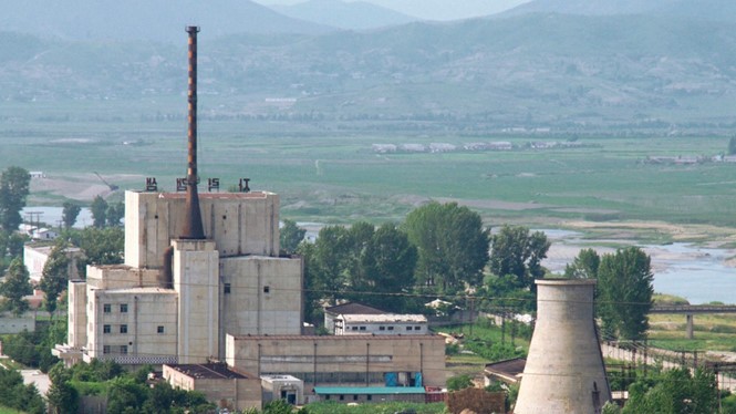 Một cơ sở thuộc Trung tâm nghiên cứu hạt nhân Yongbyon - Ảnh: Reuters