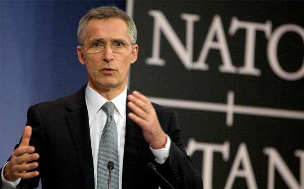 Tổng thư ký NATO Jens Stoltenberg phát biểu tại cuộc họp báo ở tổng hành dinh của NATO ở Brussels (Bỉ) ngày 10-2. Ảnh: AP