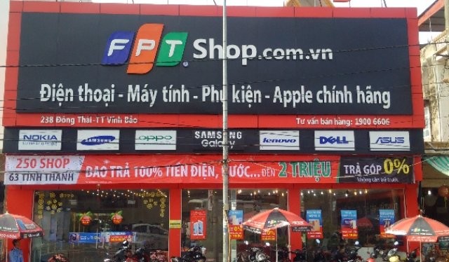 (C) SGTO Một cửa hàng kinh doanh điện thoại, máy tính, phụ kiện... thuộc chuỗi bán lẻ FPT Shop ở Hải Phòng - Ảnh: FPT