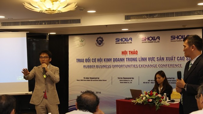 Đại diện Showa Rubber chia sẻ cơ hội hợp tác với các doanh nghiệp cao su Việt Nam.