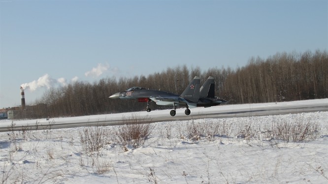 Video: Hú vía pha tiếp đất như say rượu của Su-35