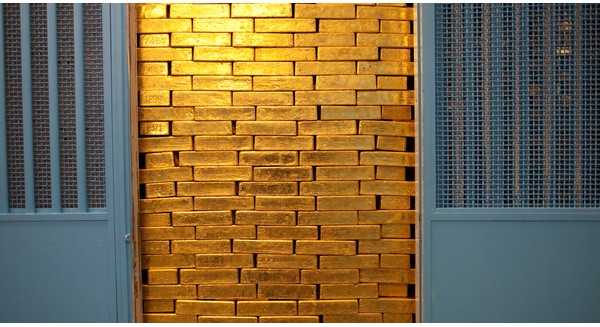 Tại sao Canada bán sạch cả ngàn tấn vàng dự trữ?