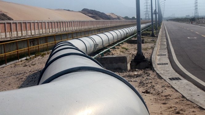 Đường ống xả thải nối liền từ khu vực dự án Formosa ra biển Ảnh: thanhnien.vn