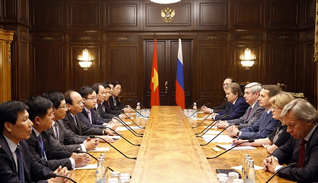 Thủ tướng Nguyễn Xuân Phúc gặp Chủ tịch Đu-ma Quốc gia Nga