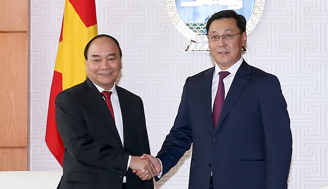 Thủ tướng Chính phủ Nguyễn Xuân Phúc hội đàm với Thủ tướng Mông Cổ J. Erdenebat.