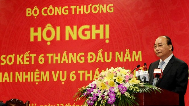 Thủ tướng Nguyễn Xuân Phúc yêu cầu Bộ Công thương cần tái cơ cấu ngay chính bộ máy của mình - Ảnh CẤN DŨNG (Tuổi trẻ)