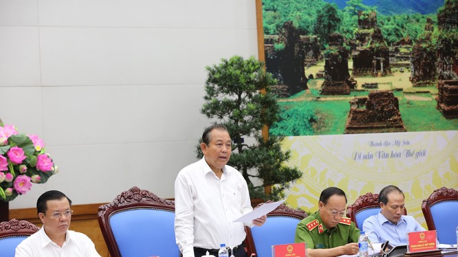 Phó Thủ tướng Trương Hòa Bình chủ trì hội nghị về chống buôn lậu, gian lận thương mại và hàng giả. (Ảnh: VGP)
