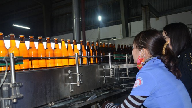 Hệ thống kiểm tra chất lượng sản phẩm tại CTCP Bia Hà Nội - Quảng Bình. (Ảnh: SCT Quảng Bình)
